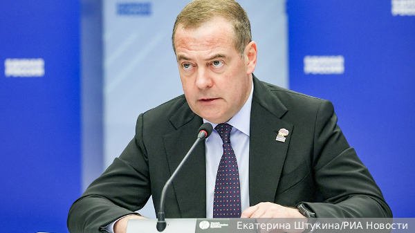 Медведев призвал Россию дистанцироваться от Европы