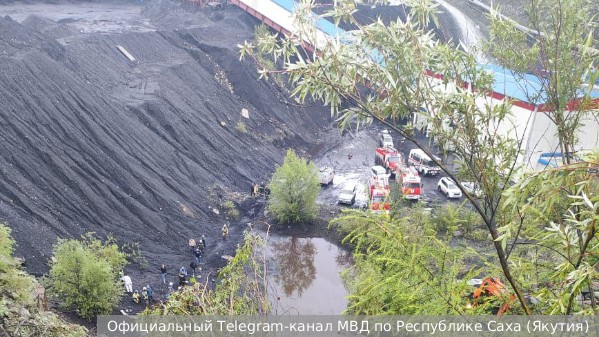 Жертвами падения вахтового автобуса с обрыва в Якутии стали 14 человек