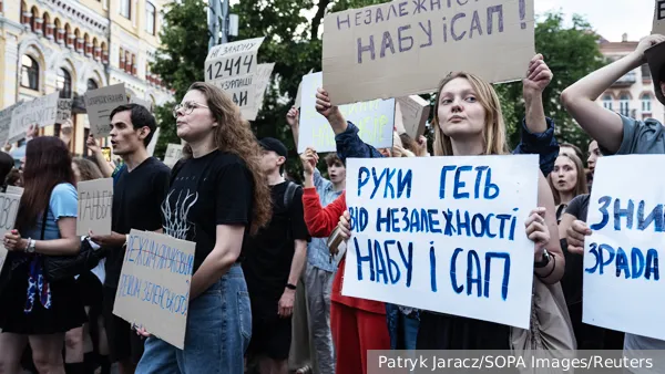 Зеленский настроил против себя прозападных украинцев