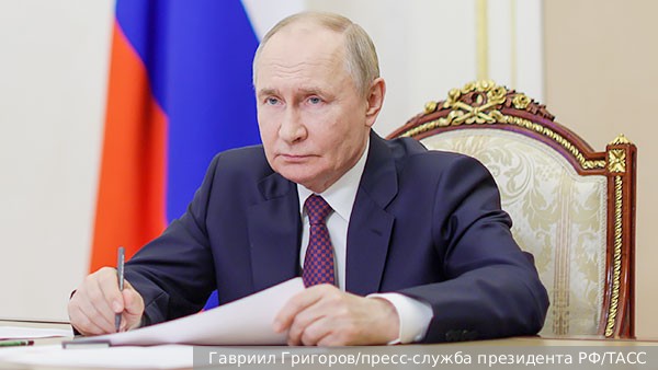 Путин подписал закон о льготах при дарении жилья родственникам