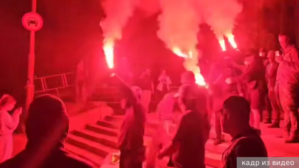 Портреты Зеленского и Ермака сожгли на митинге в Киеве