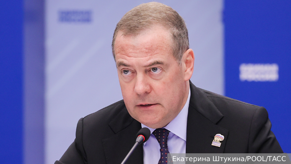 Медведев назвал ультиматумы Трампа шагом к войне
