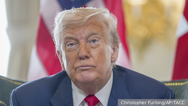 Independent: Трамп при встречах наносит на руки макияж