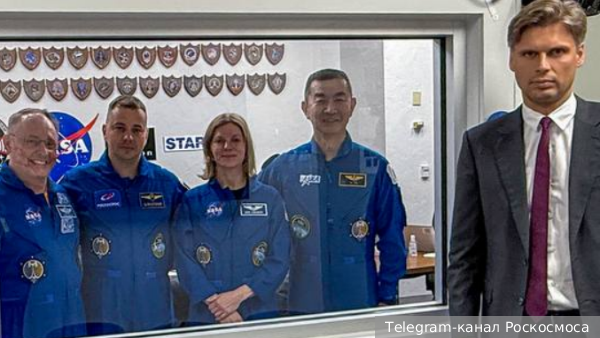 Глава Роскосмоса повидался с экипажем Crew-11 перед отправкой к МКС