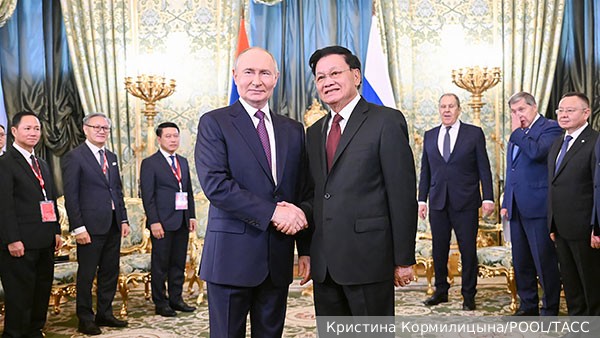 Путин назвал президента Лаоса близким другом России