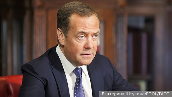 Медведев призвал ждать новых шагов России после решения по РСМД