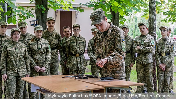 Эксперт объяснила цель обучения в школах Украины «национальному сопротивлению»