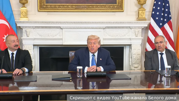 Трамп объявил об отмене ограничений на военное сотрудничество с Азербайджаном