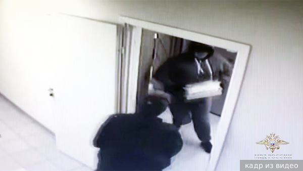 МВД опубликовало видео задержания подозреваемых в ограблении почты в Москве