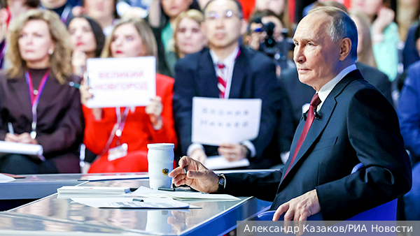 «Прямая линия» Путина стала обязательной частью новогодних праздников