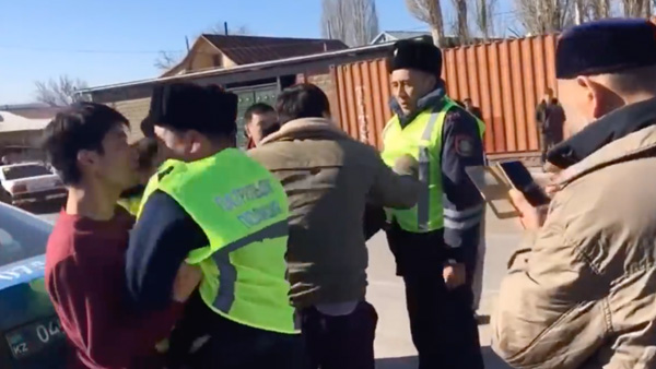 Китайские мусульмане оказались в центре беспорядков в Казахстане