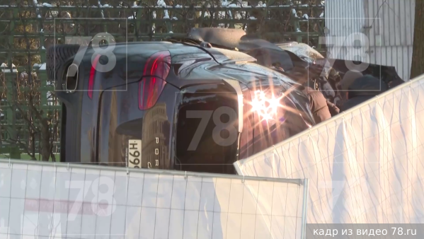 Стали известны подробности ДТП с Porsche в Летнем саду в Петербурге