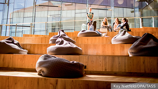 Российское образование спасает русскую молодежь Прибалтики