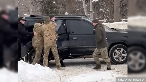 Зеленский соврал о причинах насильственной мобилизации в ВСУ