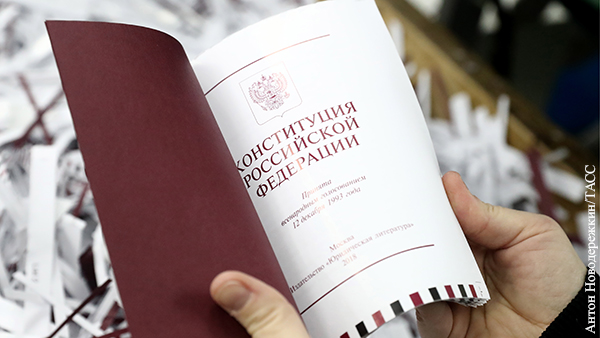 Политика: Наследие Путина закрепят в Конституции