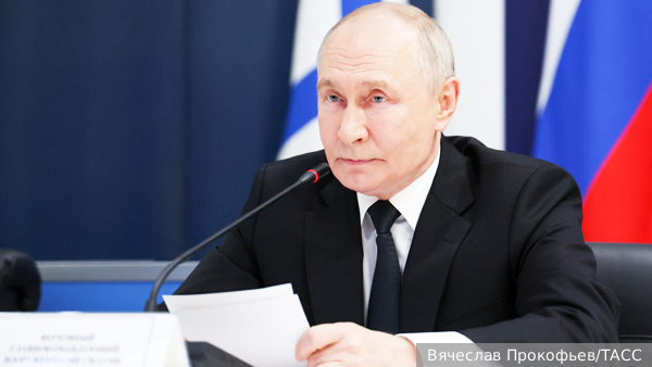 Путин поздравил военных моряков с Днем ВМФ