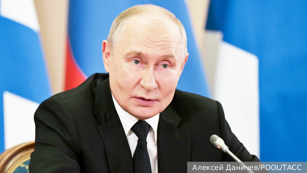 Путин призвал бороться с посягательством на торговый флот, как с пиратством