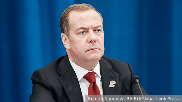 Медведев назвал слухи о мобилизации лживой вражеской «пургой»