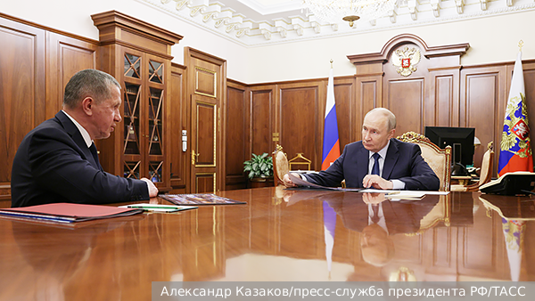 Путин согласился встретиться с вернувшимися в Россию учеными