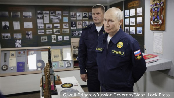 Путин пообедал с экипажем крейсера «Варяг»