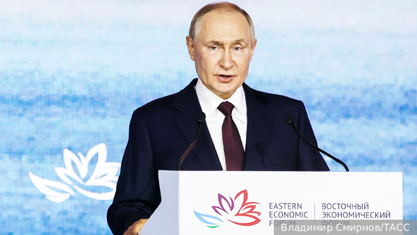 Советник президента посоветовал Западу следить за выступлением Путина на ВЭФ