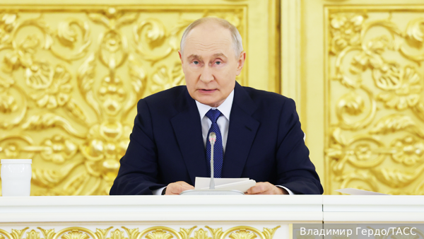 Путин отчитал чиновников за прогулы занятий по подготовке кадров