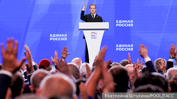 Медведев: Задача «Единой России» – закрепить достижения страны в экономике