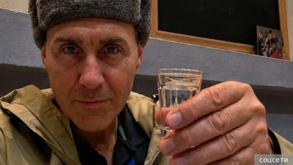 Итальянский генерал высмеял ярлык «троянского коня Кремля» снимком в ушанке