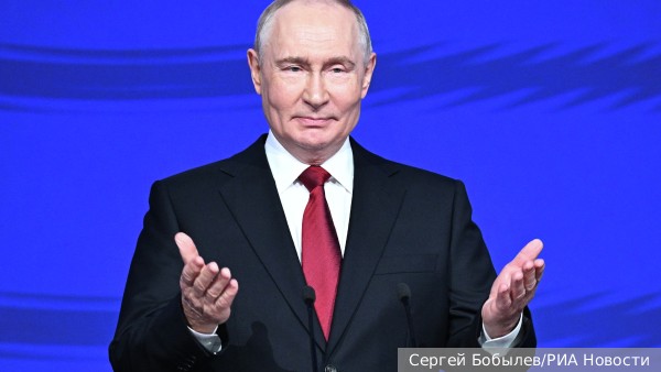 Путин присвоил 12 городам звание «Город трудовой доблести»
