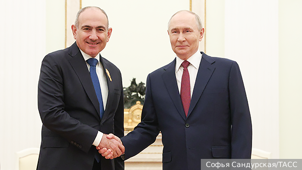 Путин пригласил Пашиняна в Москву