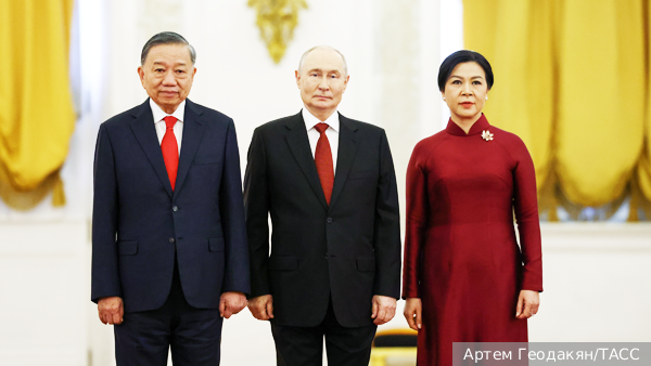 Президент Вьетнама назвал Путина близким братом вьетнамского народа