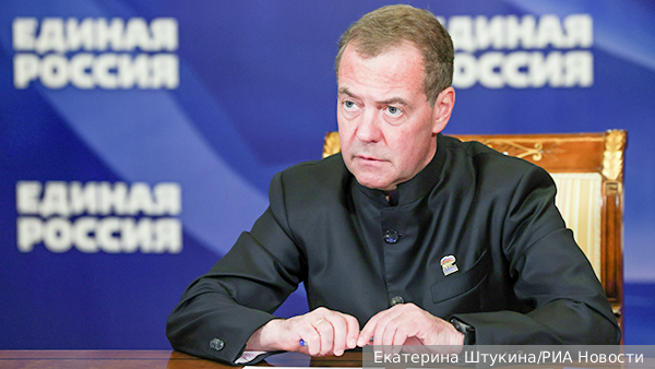 Медведев назвал участие в выборах приближением победы России над врагом