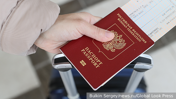 Стало известно об отмене записи детей в загранпаспорта родителей