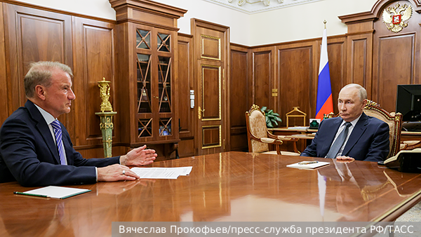 Греф заявил Путину о рекордной прибыли Сбербанка