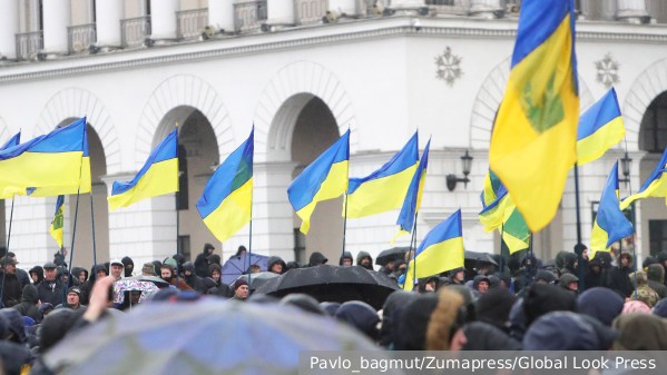 В Киеве на Майдане началась акция за мирное урегулирование конфликта