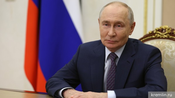 Путин поздравил российских педагогов с Днем учителя