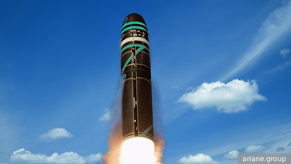 Макрон назвал испытание стратегической ракеты M51.3 посланием миру