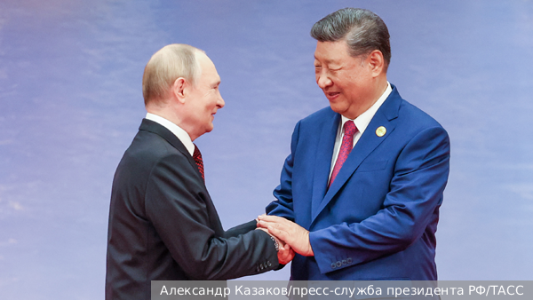 Ушаков: Си Цзиньпин поздравил Путина с днем рождения