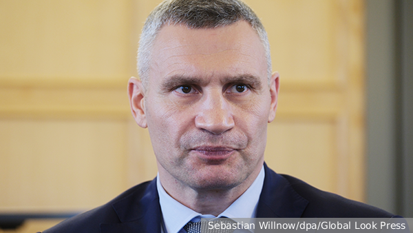 У здания киевской администрации начался митинг за отставку Кличко
