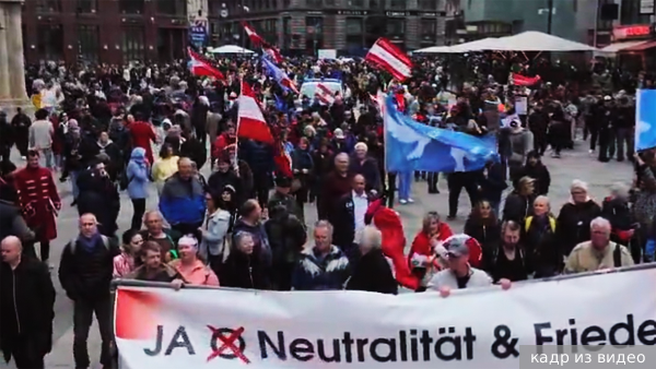 Митинг против милитаризации Европы и антироссийских санкций прошел в Вене