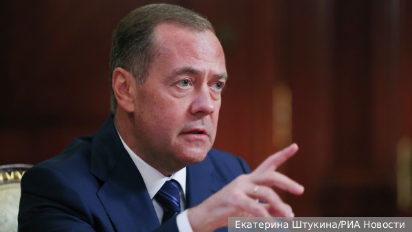 Медведев назвал события в Польше конституционным переворотом