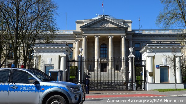 Посольство в Варшаве назвало спокойной обстановку вокруг дипмиссии