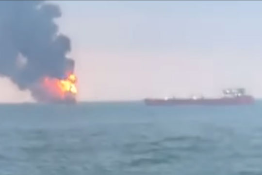 Пожар на судах в Черном море связали с перевозкой газа в Сирию