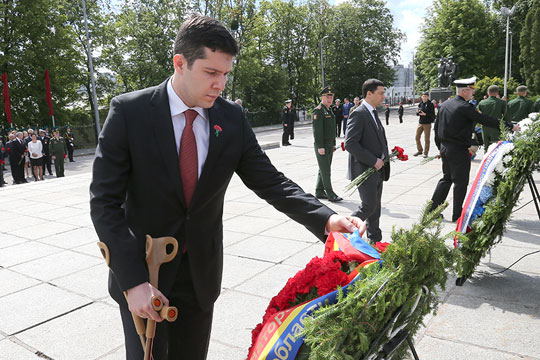 Антон Алиханов принял участие во всероссийской патриотической акции «Свеча памяти»