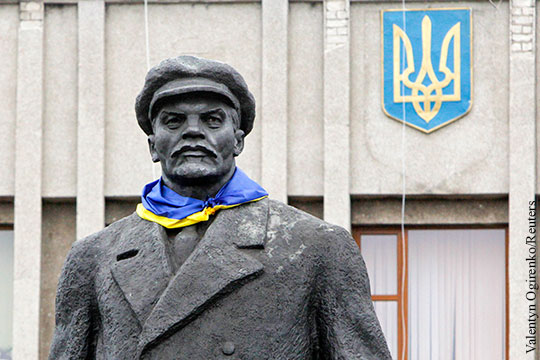 Закон о запрете советской символики ударит по самой украинской власти