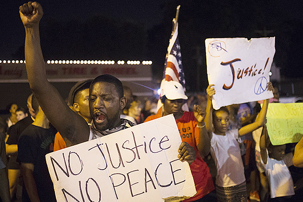 Убийство подростка полицейским спровоцировало протесты в Сент-Луисе