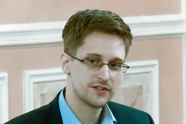 СМИ: Возлюбленная Сноудена воссоединилась с ним в Москве
