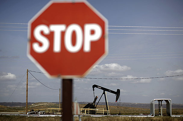 Цена нефти Brent опустилась ниже 83 долларов за баррель
