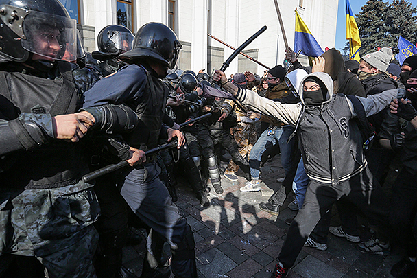 Аваков обвинил в беспорядках у Рады сторонников Ляшко и партию «Свобода»