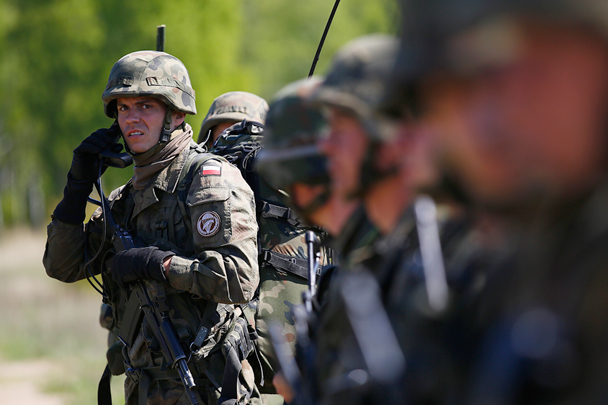 В минобороны Польши заявили о передислокации части войск к границе с Украиной